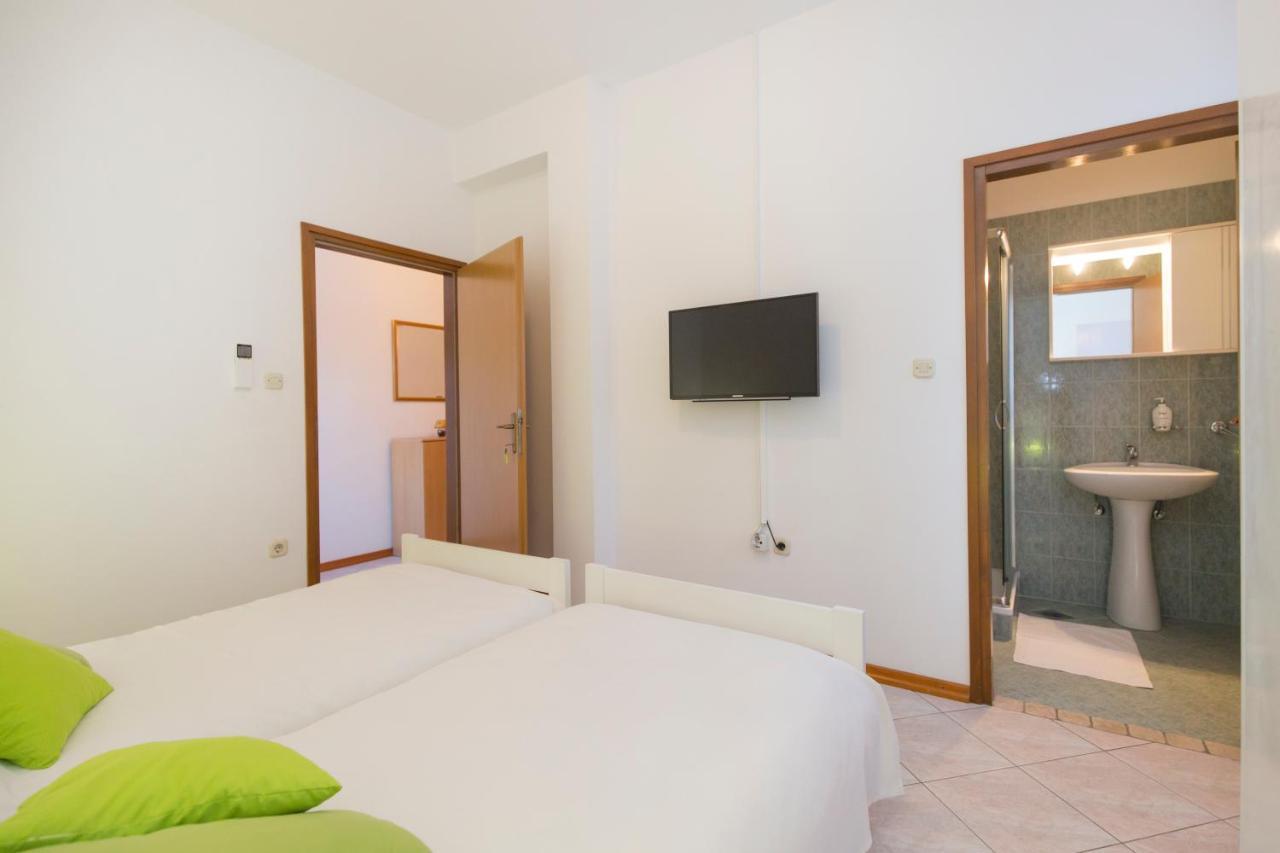 House Kontus Hotel Пломин Екстериор снимка